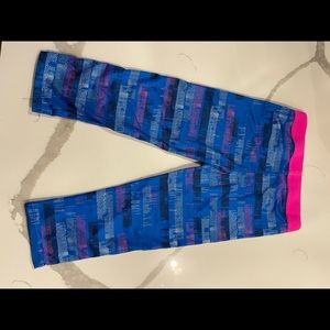 Nike pro youth large crop leggings